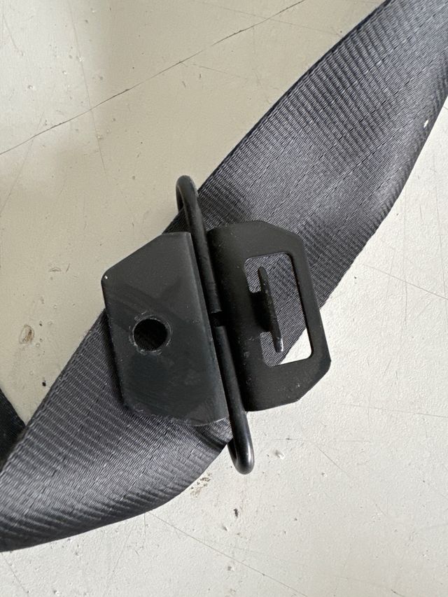 Cinturon de seguridad delantero izquierdo Renault Megane III 2009-206 Referencia original : 868850008R