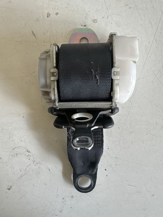 Cinturon trasero derecho Peugeot 107 / Citroen c1 / Toyota Aygo 2005-2014 , 5 puertas Referencia original : 7P1200