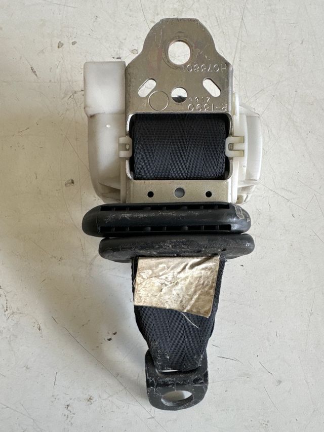 Cinturon trasero derecho Peugeot 107 / Citroen c1 / Toyota Aygo 2005-2014 , 5 puertas Referencia original : 7P1200