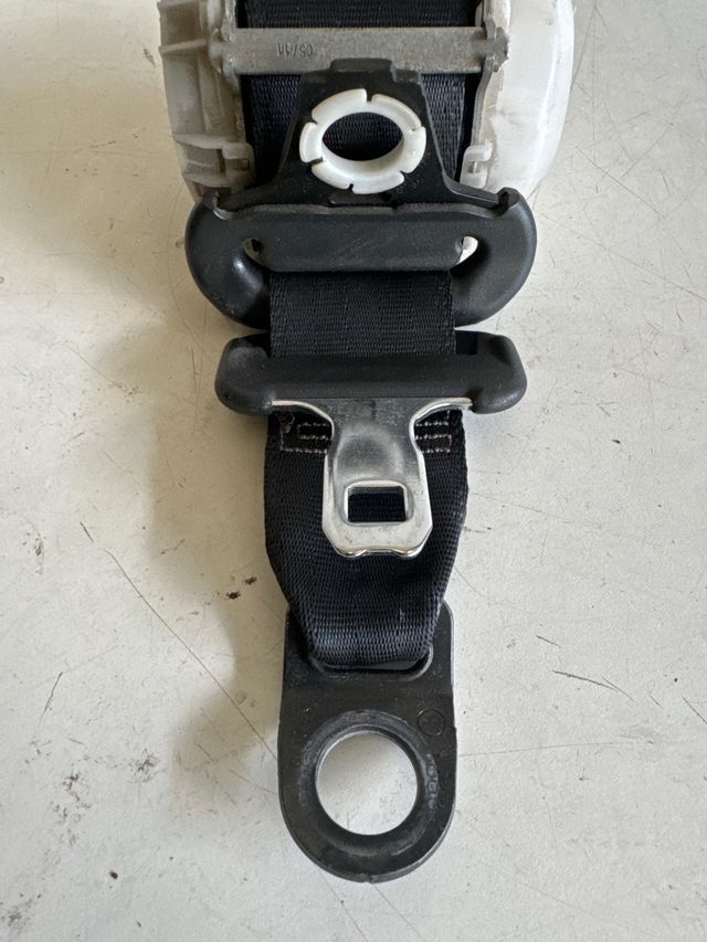 Cinturon trasero derecho Peugeot 107 / Citroen c1 / Toyota Aygo 2005-2014 , 5 puertas Referencia original : 7P1200