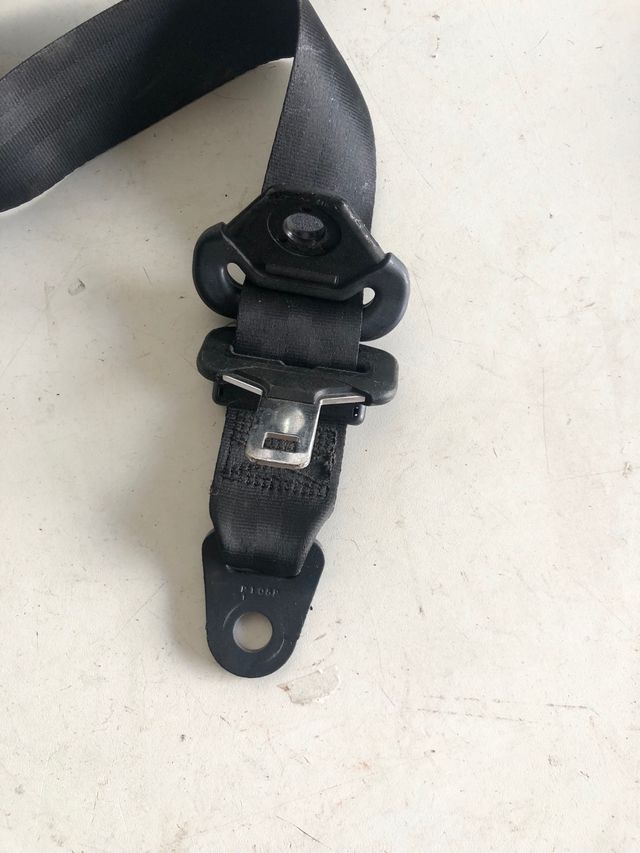 Cinturón de seguridad trasero derecho citroën c4 Picasso 2006-2014 Referencia original : 9654437877