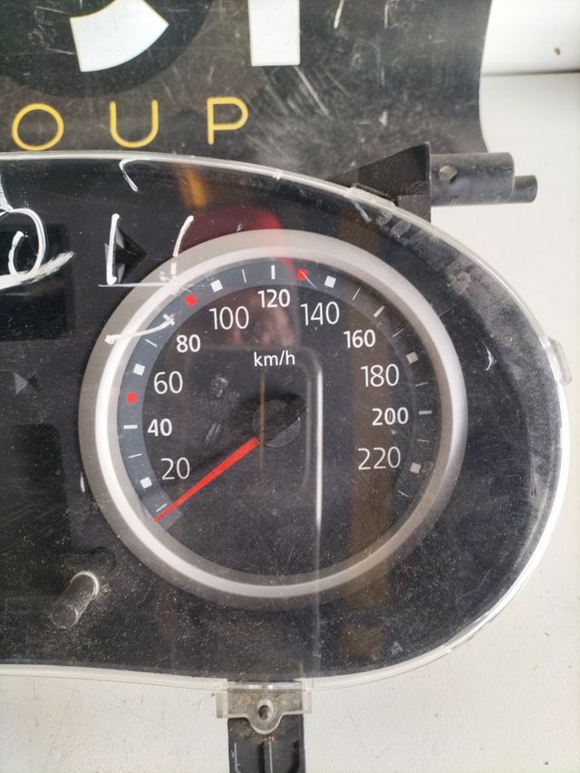 Cuadro de instrumentos Renault Clio II            referencia original : 8200276531