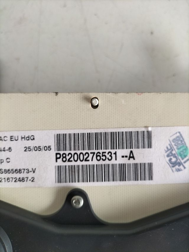 Cuadro de instrumentos Renault Clio II            referencia original : 8200276531