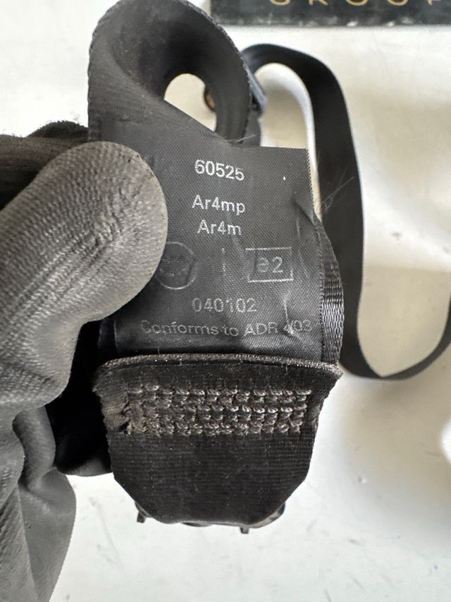 Cinturon de seguridad delantero derecho Renault master II Referencia : 40102