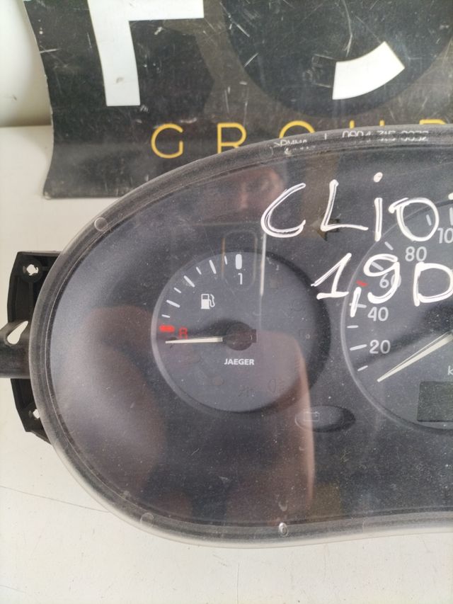 Cuadro de instrumentos Renault Clio II            
referencia original :  7700428506