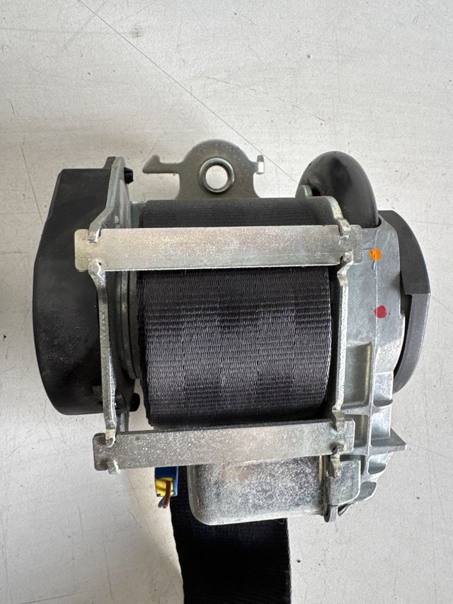 Cinturon de seguridad trasero derecho / izquierdo / central Renault trafic II / Opel vivaro II / Nissan primastar II 2001-2014 referencia original: 696527 / 8200696527 / 59769
