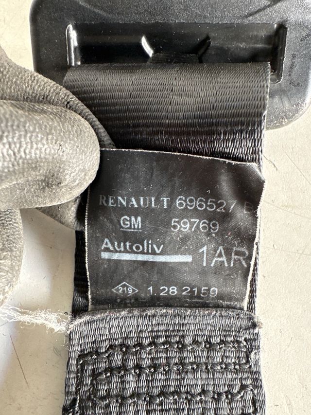 Cinturon de seguridad trasero derecho / izquierdo / central Renault trafic II / Opel vivaro II / Nissan primastar II 2001-2014 referencia original: 696527 / 8200696527 / 59769