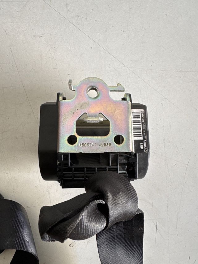 Cinturon de seguridad delantero derecho Renault trafic / Opel vivaro / Nissan primastar II 2001-2014 referencia Renault : 8200696519 / 696519