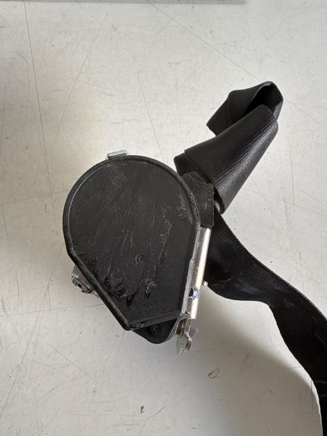 Cinturon de seguridad delantero derecho Renault trafic / Opel vivaro / Nissan primastar II 2001-2014 Referencia Renault : 8200696522 / 696522