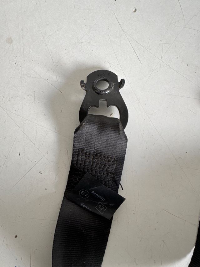 Cinturon de seguridad delantero derecho Renault trafic / Opel vivaro / Nissan primastar II 2001-2014 Referencia Renault : 8200696522 / 696522