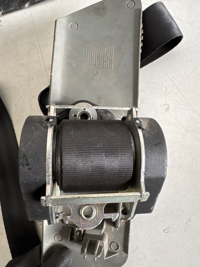 Cinturon de seguridad delantero derecho Renault trafic / Opel vivaro / Nissan primastar II 2001-2014 referencia Renault: 8200696522 / 696522