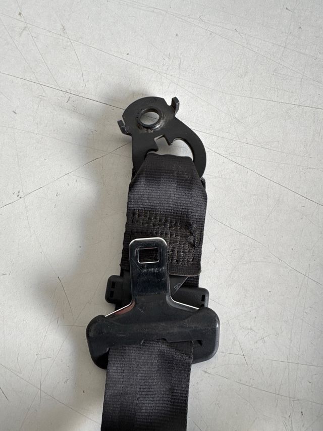 Cinturon de seguridad delantero derecho Renault trafic / Opel vivaro / Nissan primastar II 2001-2014 referencia Renault: 8200696522 / 696522