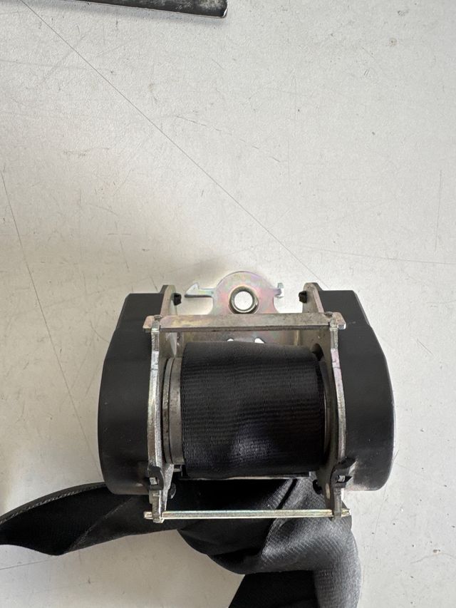 Cintruron de seguridad delantero derecho / izquierdo Renault trafic / Opel vivaro / Nissan primastar II 2001-2014 Referencia Renault : 8200696515 / 696515