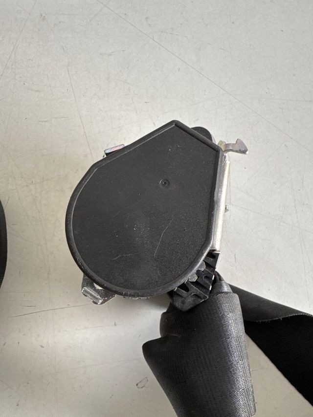 Cintruron de seguridad delantero derecho / izquierdo Renault trafic / Opel vivaro / Nissan primastar II 2001-2014 Referencia Renault : 8200696515 / 696515