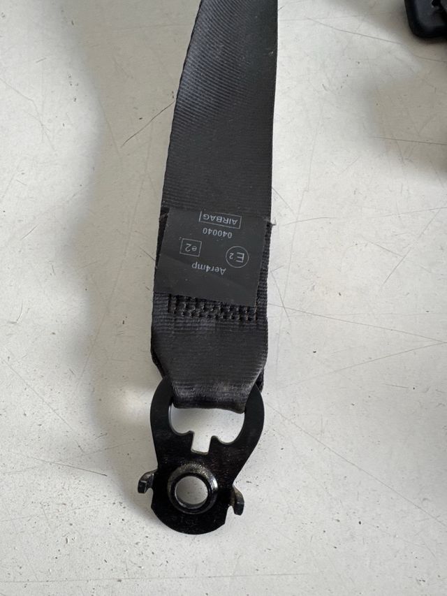 Cintruron de seguridad delantero derecho / izquierdo Renault trafic / Opel vivaro / Nissan primastar II 2001-2014 Referencia Renault : 8200696515 / 696515