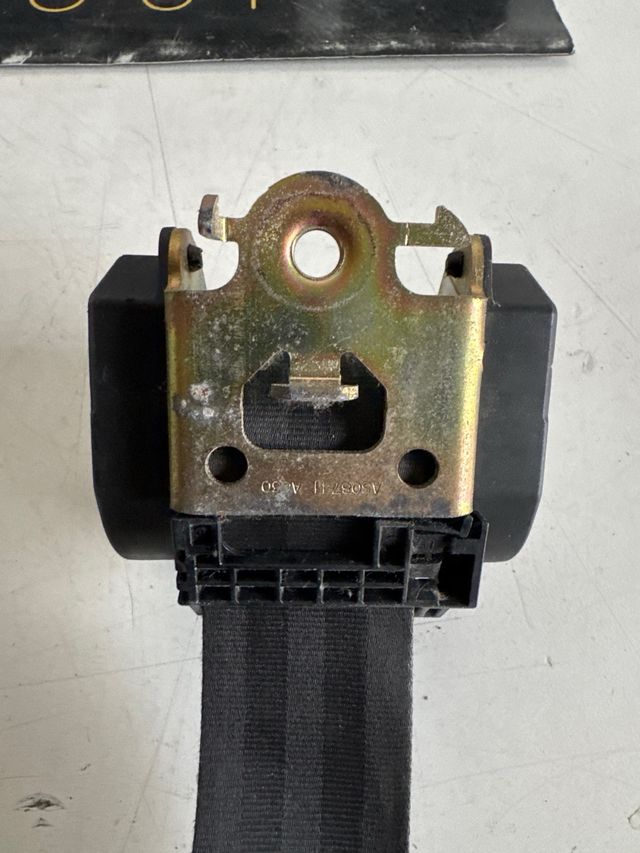 Cinturon de seguridad delantero derecho Renault trafic / Opel vivaro / Nissan primastar II 2001-2014