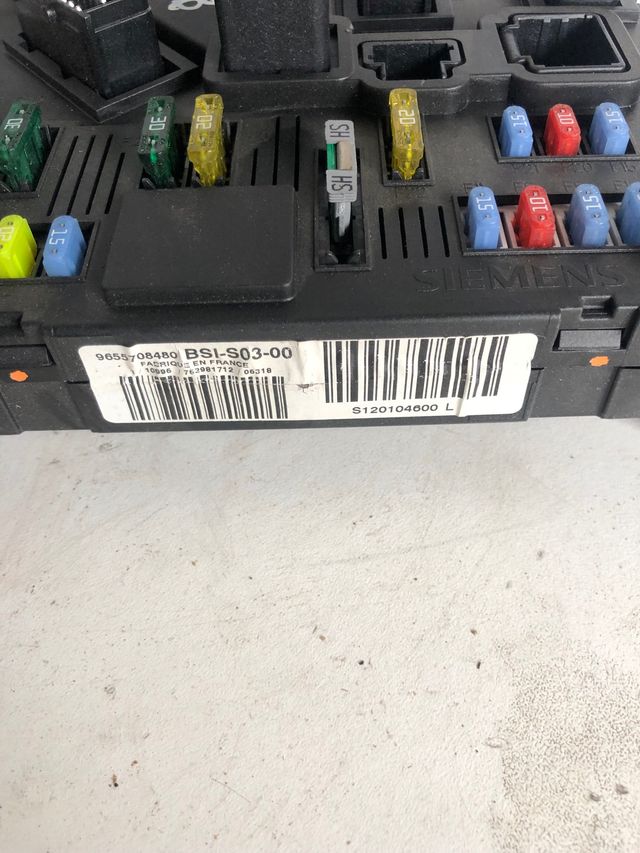 Kit de arranque Peugeot 407 1.6 HDI ECU Bosch Referencia : 0281011633 Referencia original : 9658945280 BSI Referencia : 9655708480