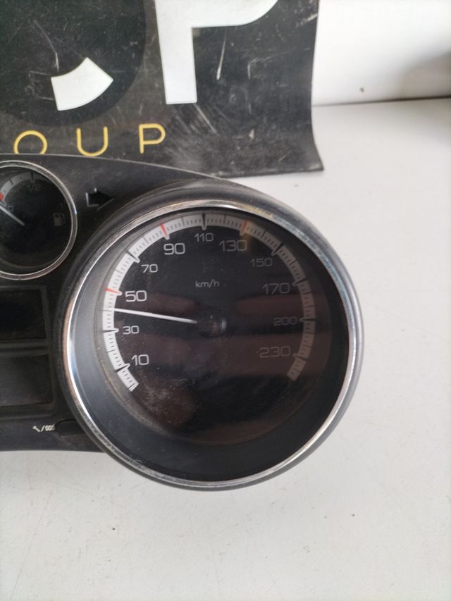 Cuadro de instrumentos Peugeot 308  1.6 HDI             Referencia original : 9665107480