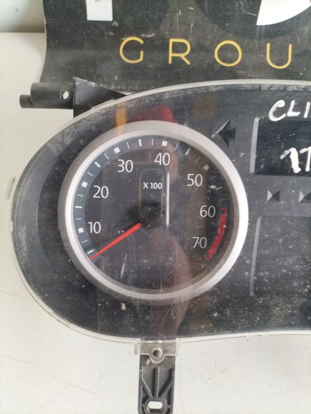 Cuadro de instrumentos Renault Clio 2            referencia original : 8200276529