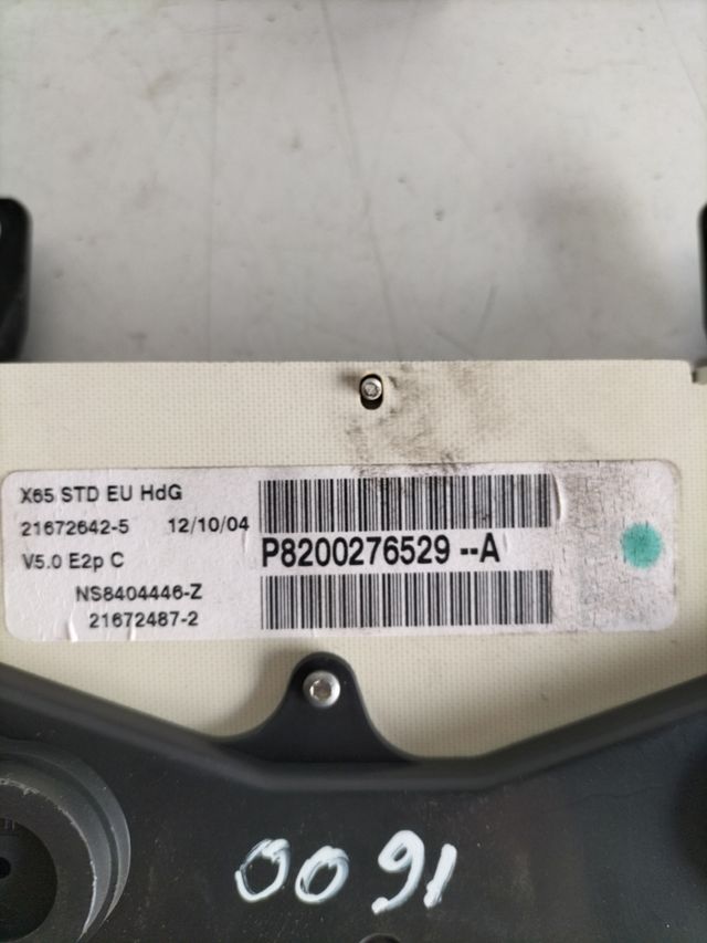 Cuadro de instrumentos Renault Clio 2            referencia original : 8200276529