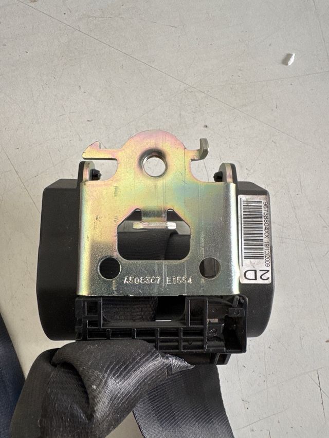 Cinturon de seguridad trasero derecho Peugeot 207, 5 puertas Referencia original : 96738804XX