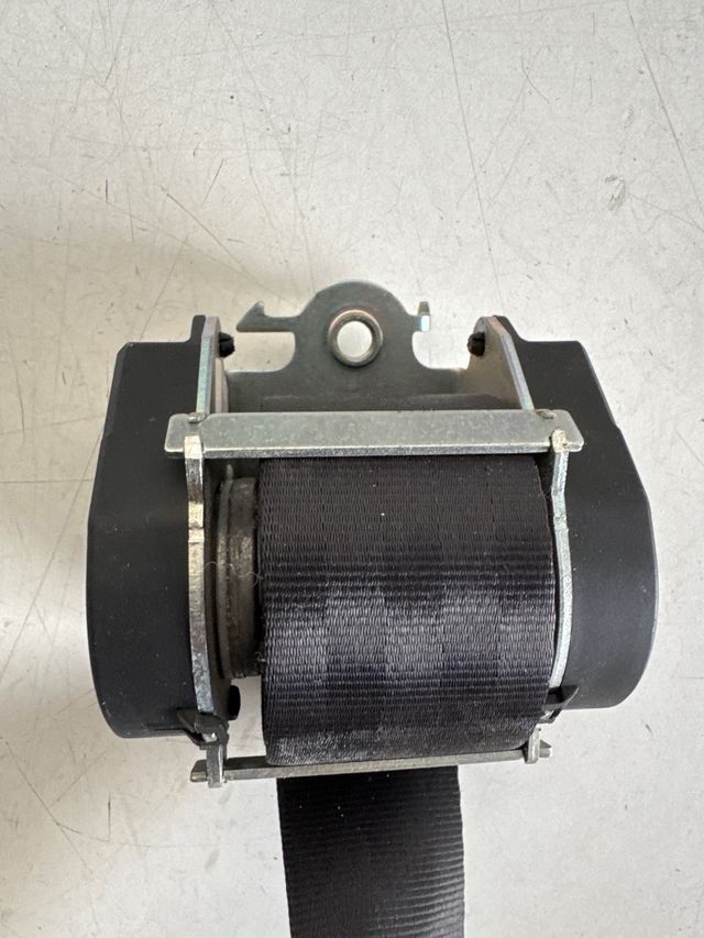 Cinturon de seguridad trasero derecho peugeot 207/ 5 puertas referencia original: 96498076XX