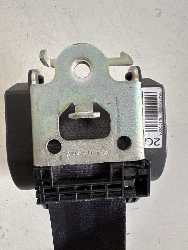 Cinturon de seguridad trasero derecho peugeot 207/ 5 puertas referencia original: 96498076XX