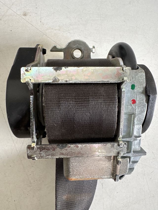 Cinturon de seguridad delantero derecho Renault scenic III  / 2009-2016 referencia original : 868840015R