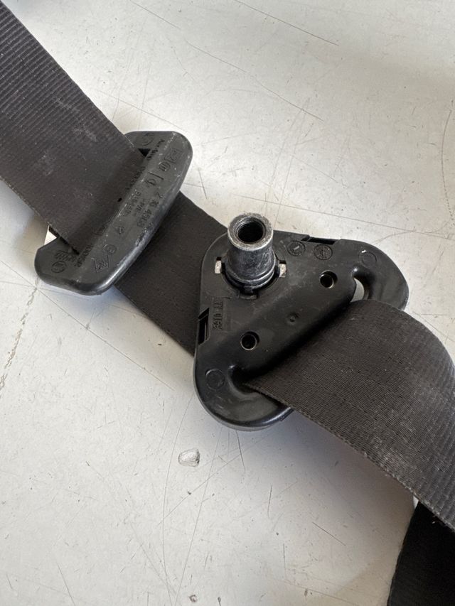 Cinturon de seguridad delantero derecho Renault scenic III  / 2009-2016 referencia original : 868840015R