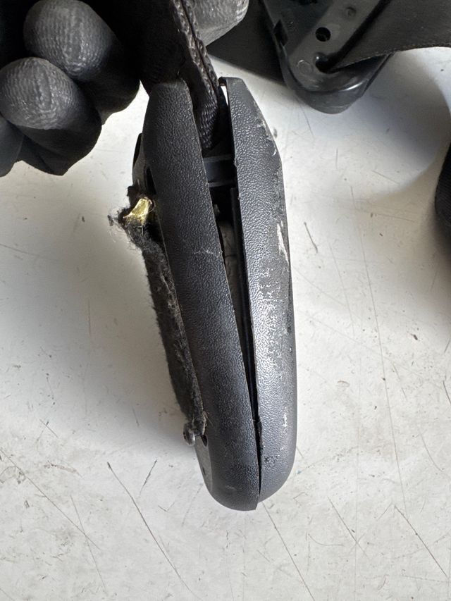 Cinturon de seguridad delantero derecho Renault scenic III  / 2009-2016 referencia original : 868840015R