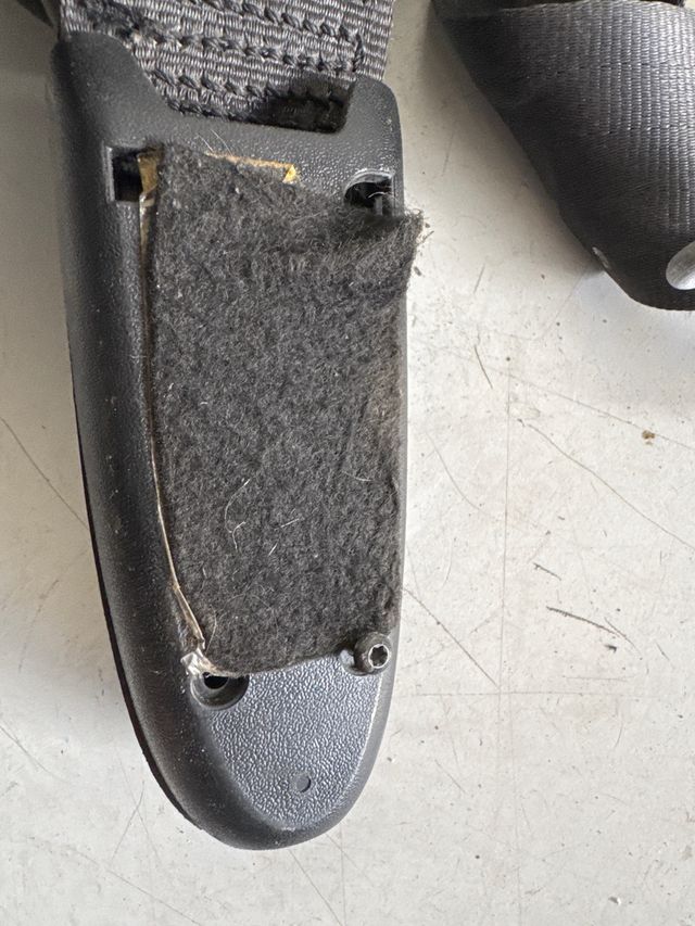 Cinturon de seguridad delantero derecho Renault scenic III  / 2009-2016 referencia original : 868840015R