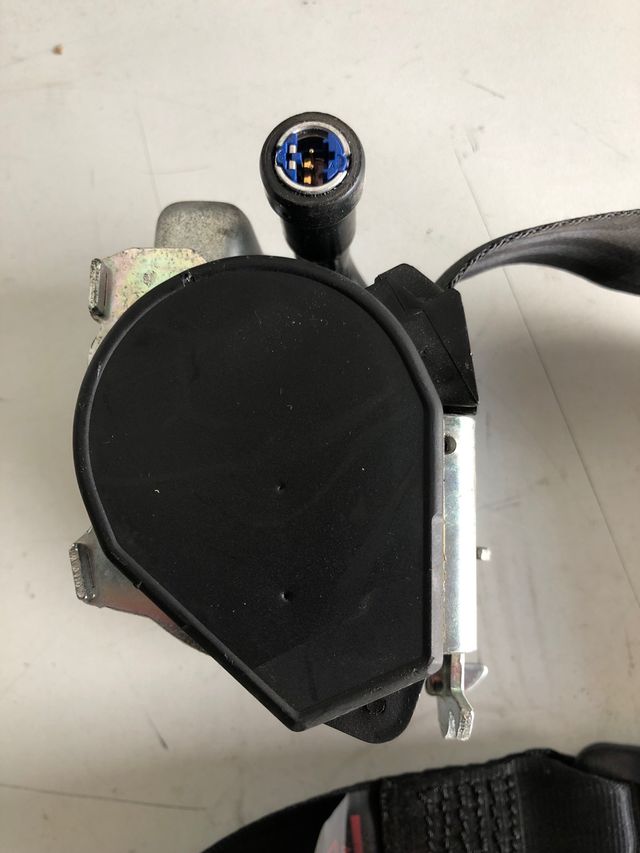 Cinturón delantero derecho Peugeot 308 2008-2013. Referencia original : 96569048XX