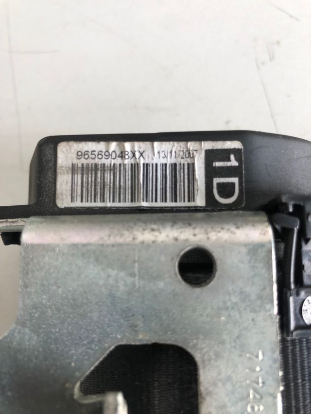 Cinturón delantero derecho Peugeot 308 2008-2013. Referencia original : 96569048XX