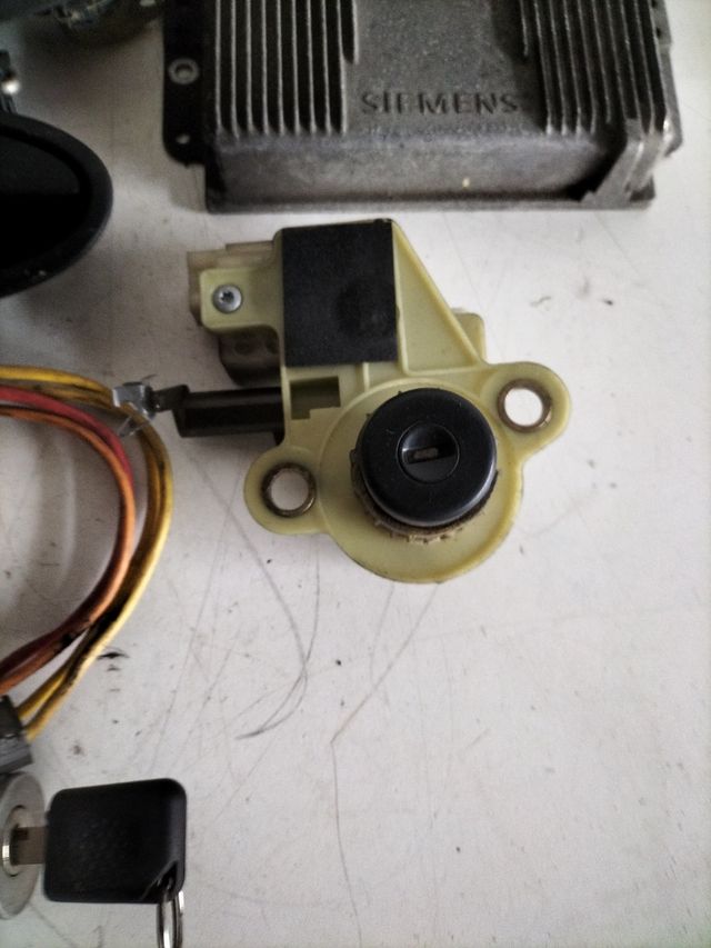 Kit de arranque Renault Laguna I 1.8 gasolina ECU Siemens : 7700864458 - 7700102294 - S113717115