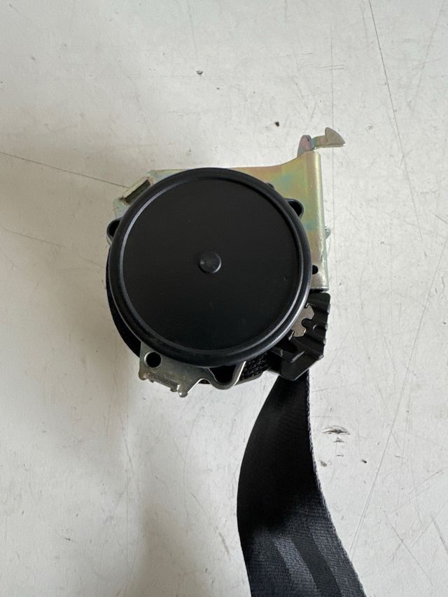 Cinturon de seguridad trasero derecho - izquierdo - central Renault clio IV / Captur 2012-2020 Referencia original : 888503110R