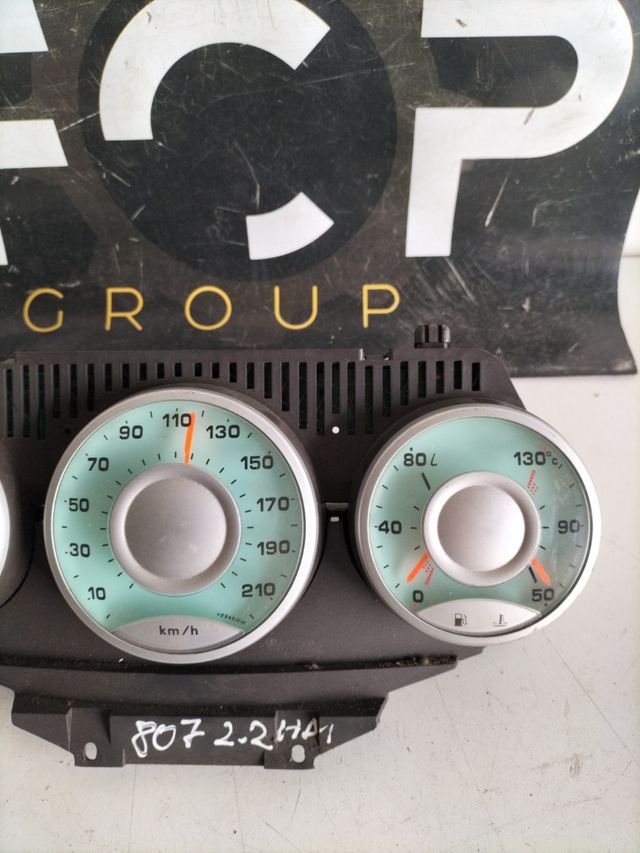 Cuadro de instrumentos peugeot 807 /citroen C8      referencia original  : 1496274080