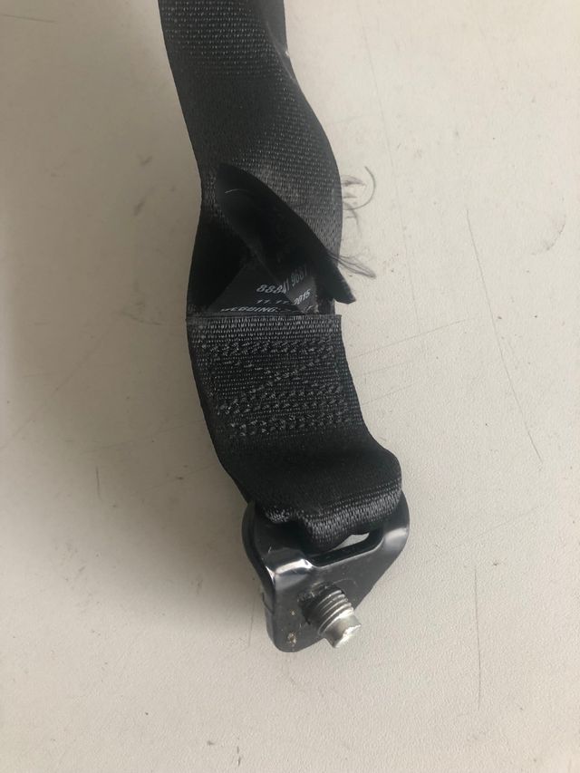 Cinturón trasero izquierdo Renault Kadjar Referencia original : 888419687R - 5035K6J1HR - 308629999JN7   