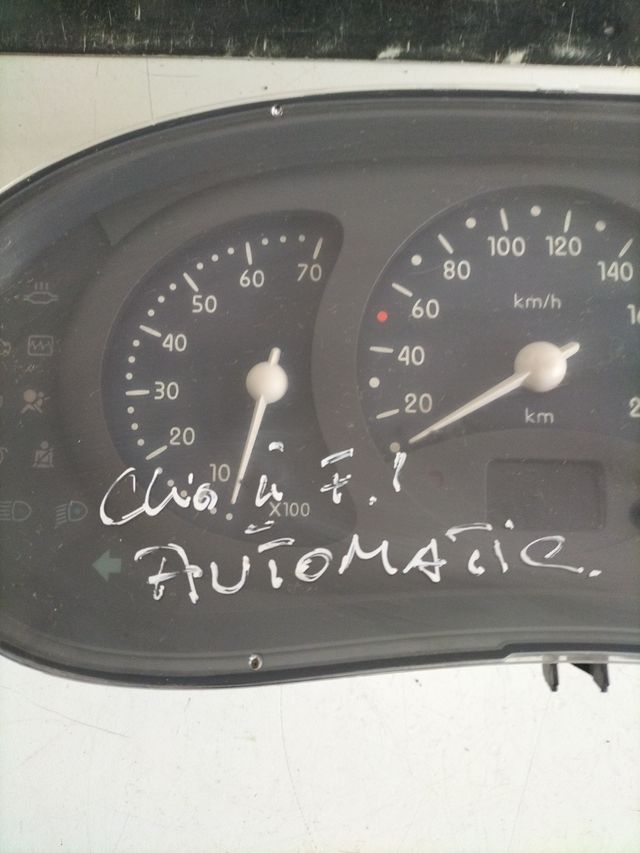Cuadro de instrumentos Renault clio 2            
Referencia original : 7700410442