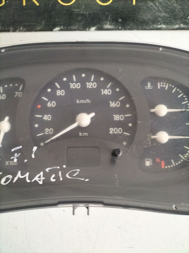 Cuadro de instrumentos Renault clio 2            
Referencia original : 7700410442