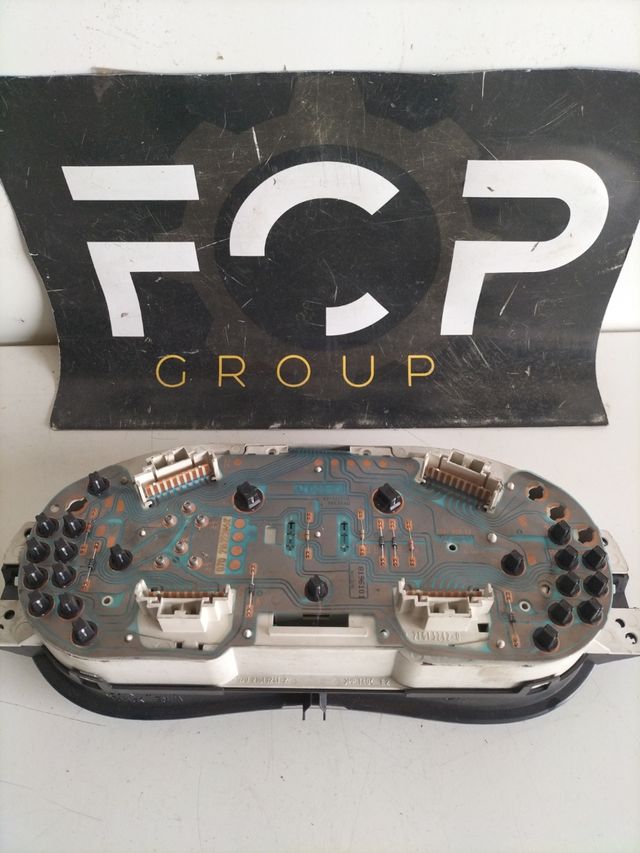 Cuadro de instrumentos Renault clio 2            
Referencia original : 7700410442