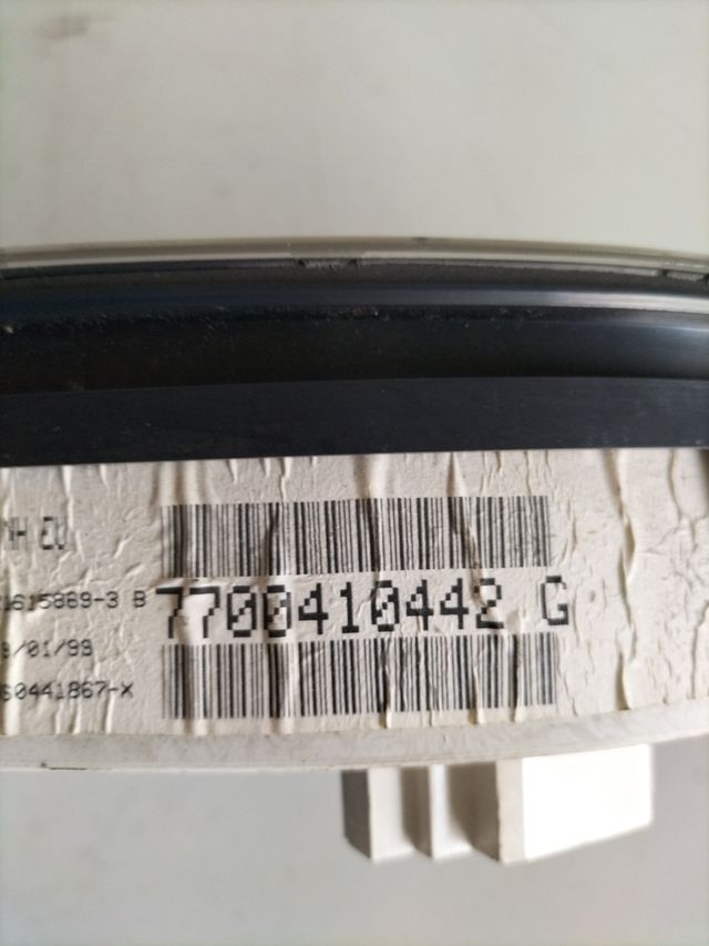 Cuadro de instrumentos Renault clio 2            
Referencia original : 7700410442