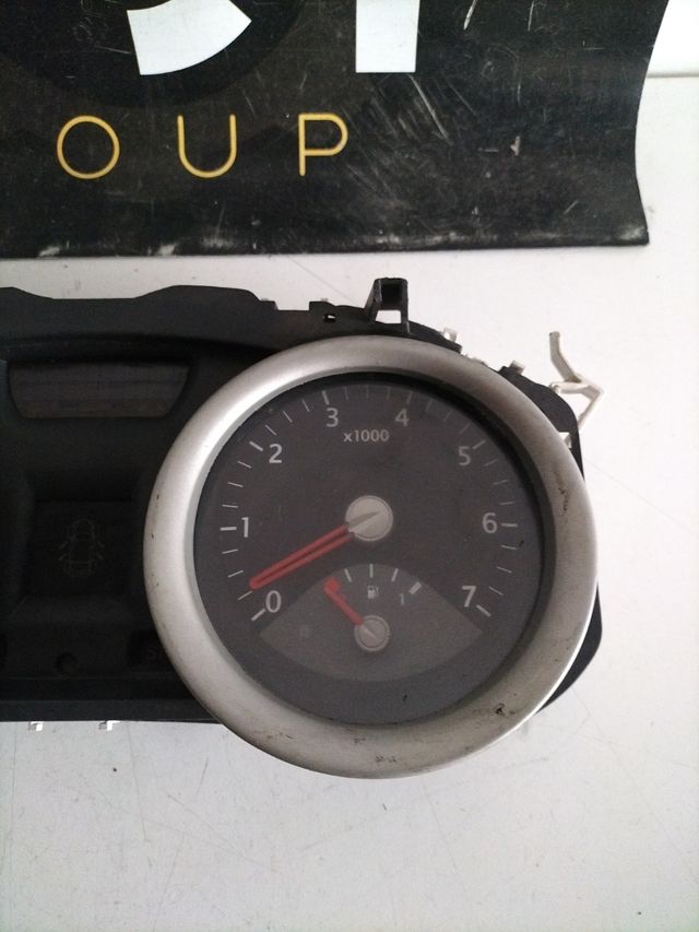 Cuadro de instrumentos Renault Mégane 2     
referencia original : 8200364007