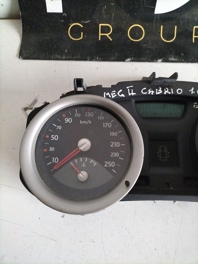 Cuadro de instrumentos Renault Mégane 2 gasolina  Referencia original : 8200399694