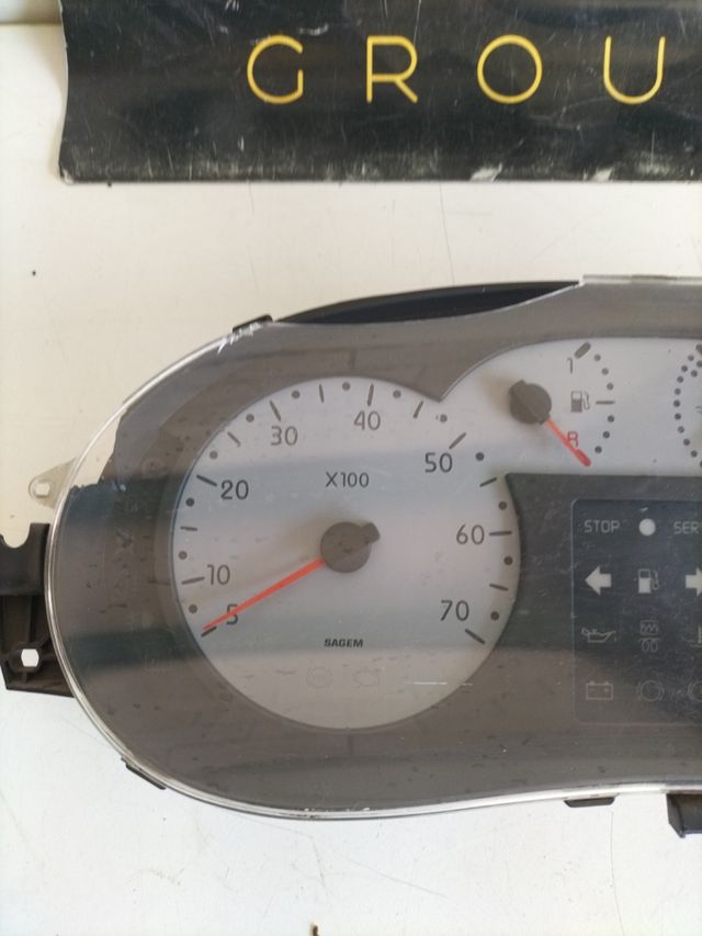 Cuadro de intrumentos Renault Clio 2                         referencia original : 8200054416