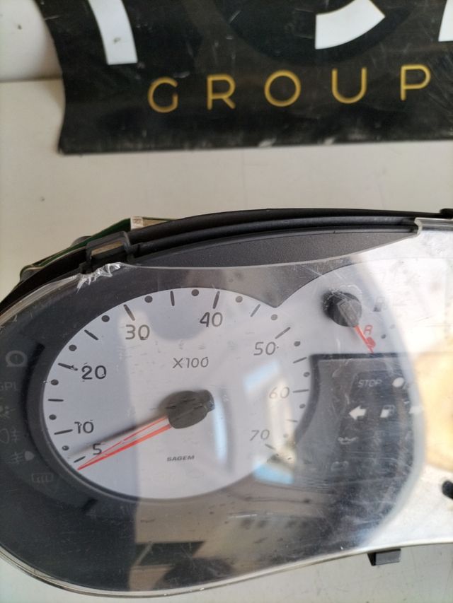Cuadro de intrumentos Renault Clio 2                         referencia original : 8200054416