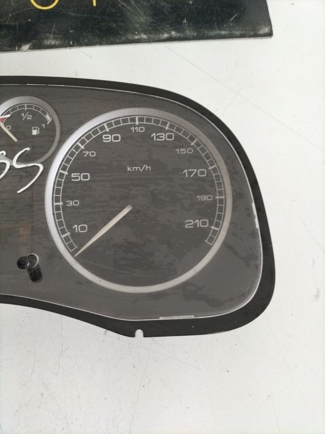 Cuadro de intrumentos Peugeot 307 1.4 gasolina referenecia original : 9636708280