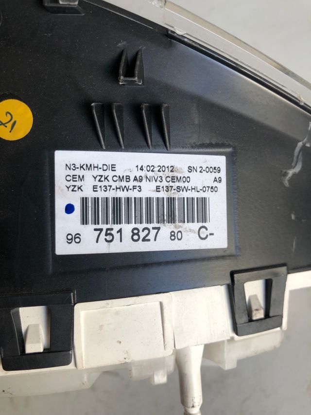 Cuandro de instrumentos peugeot 208        
9675182780 / 9678558780