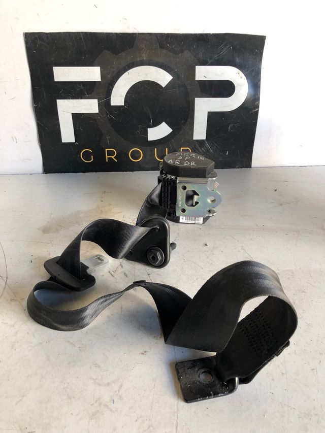 Cinturón de seguridad trasero derecho Renault megane III Referencia original : 888400027R