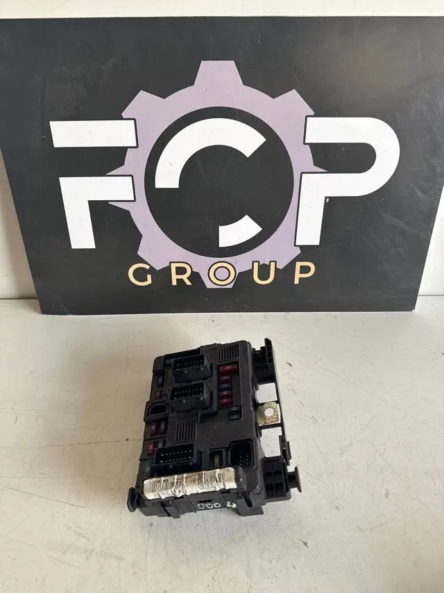 BSM B3 - Caja de reles fusibles Peugeot - Citroen Referencia original : 9643498880 / T118470003