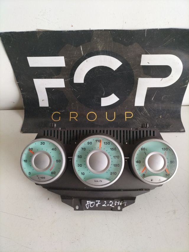 Cuadro de instrumentos peugeot 807 /citroen C8      referencia original  : 1496274080